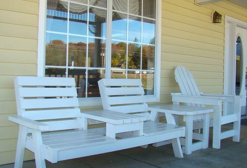 فندق على الطريق Honeysuckle Inn