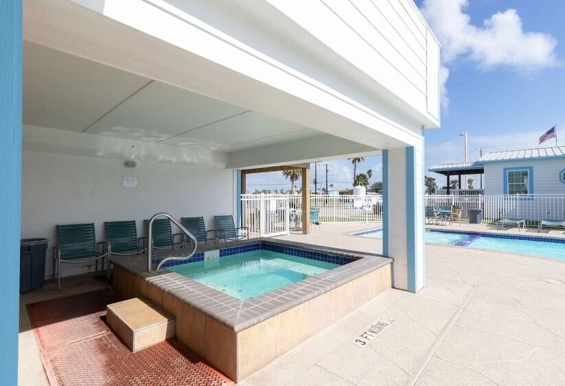 مُتل Tropic Island Resort