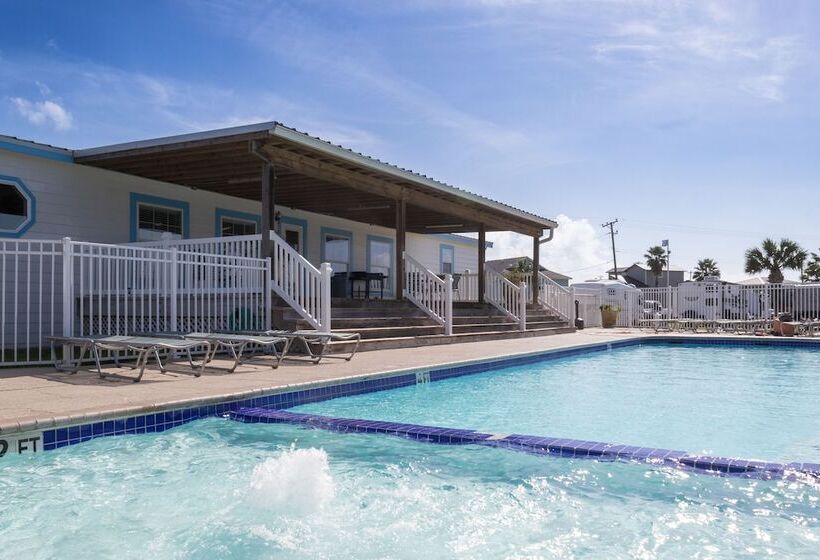 مُتل Tropic Island Resort