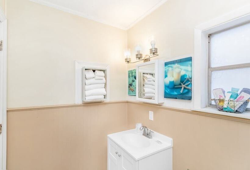 مُتل Tropic Island Resort