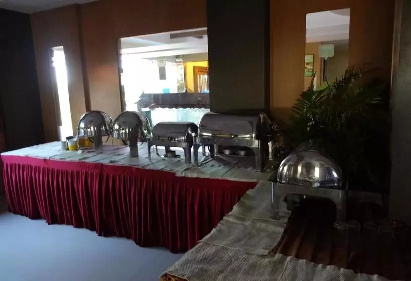 Royal Riviera  & Resort