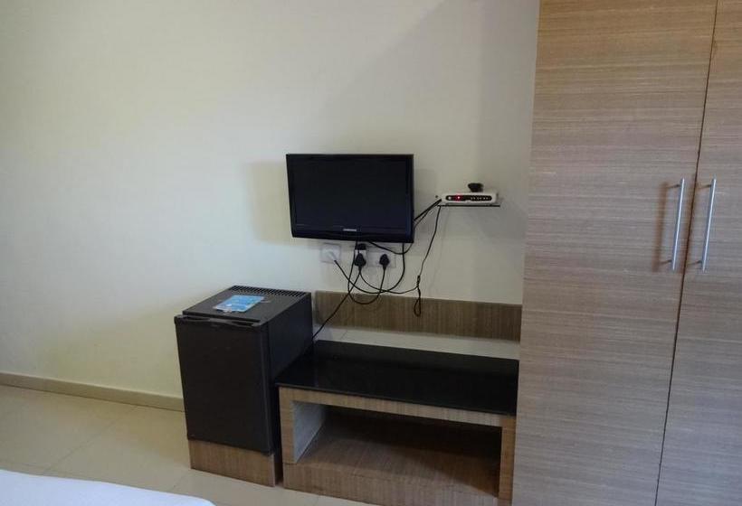 Royal Riviera  & Resort