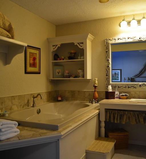 צימר Lindley House Garden Cottages