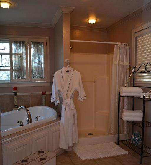 צימר Lindley House Garden Cottages