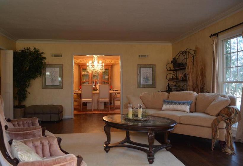 צימר Lindley House Garden Cottages