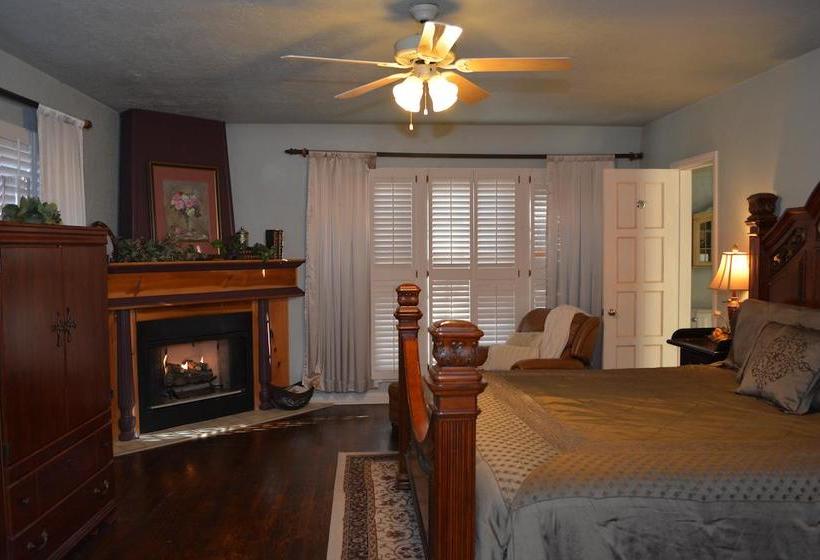 צימר Lindley House Garden Cottages