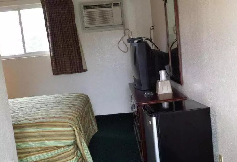 Hallmark Motel