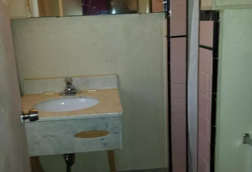 Hallmark Motel