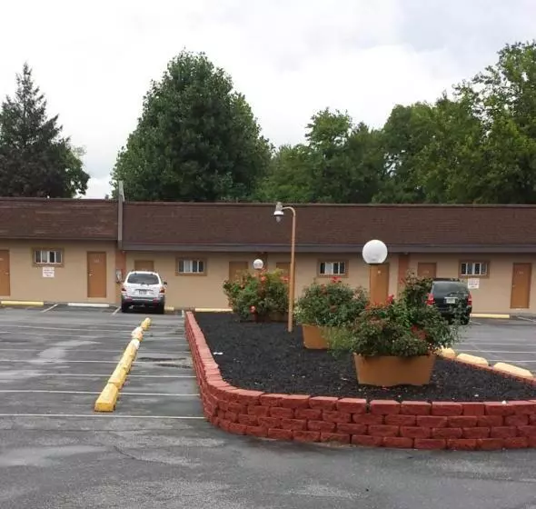 Hallmark Motel
