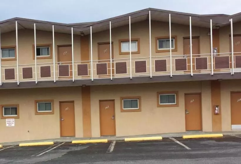 Hallmark Motel