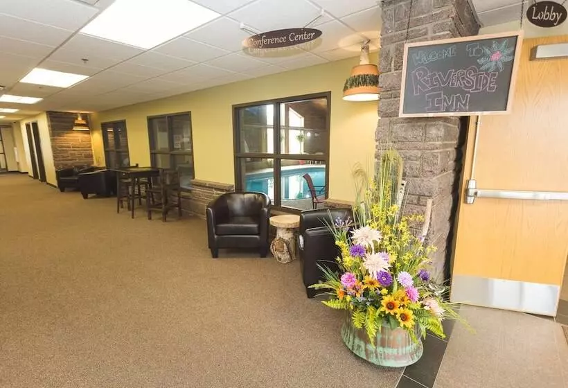 Hotelli Riverside Inn