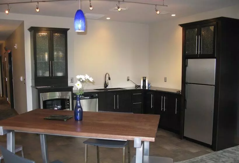 ホテル Suites At 118