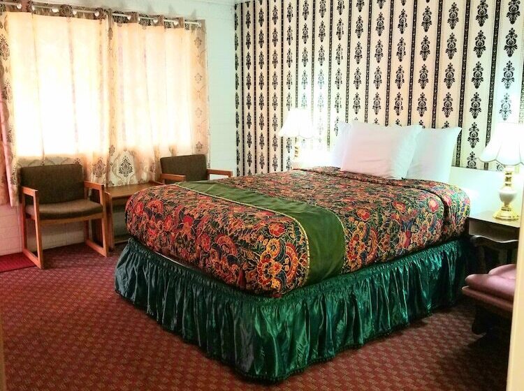 هتل Town House Motor Inn
