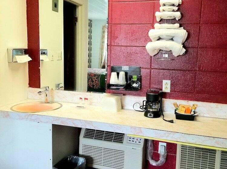 هتل Town House Motor Inn