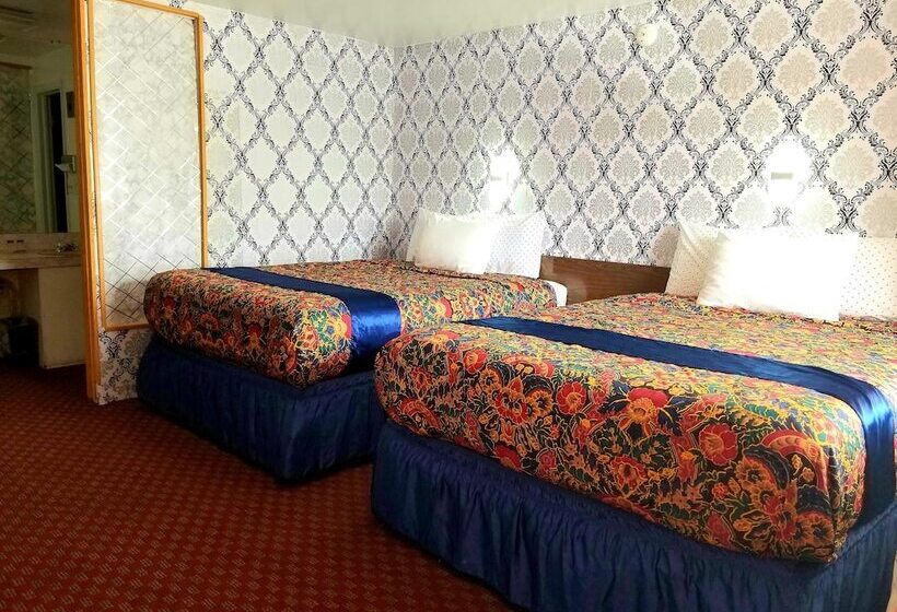 هتل Town House Motor Inn