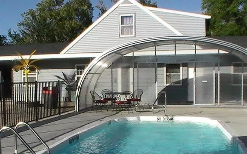 Island Park Motel