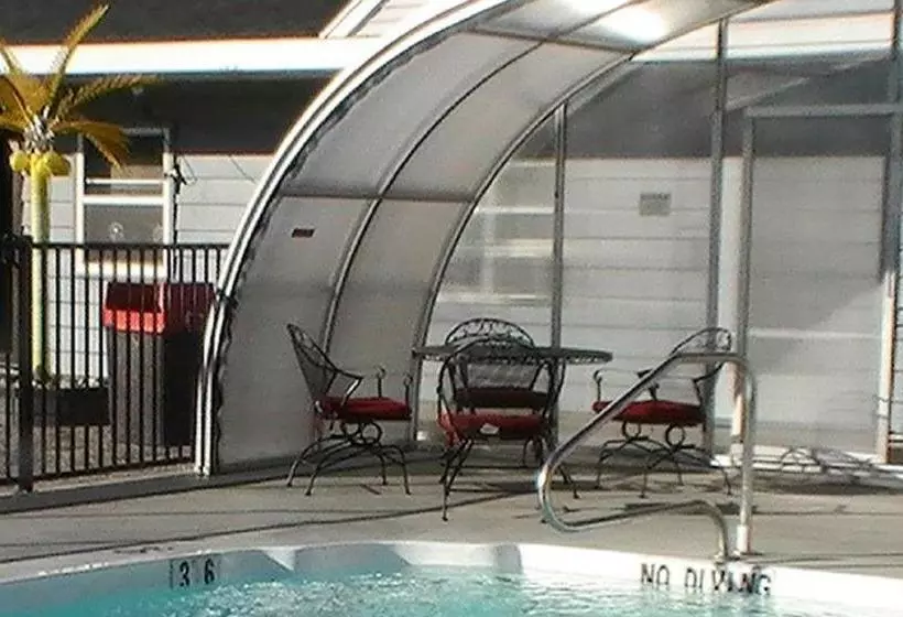 Island Park Motel