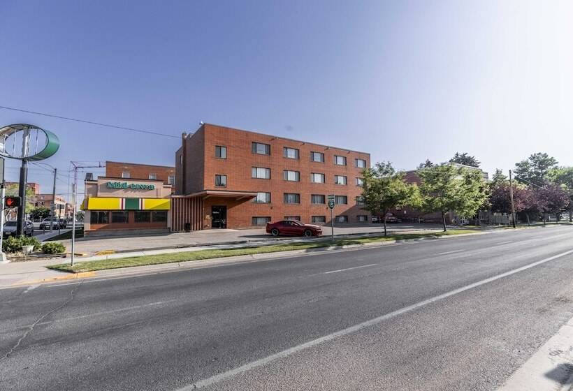 فندق على الطريق Aisling Suites The Midtown