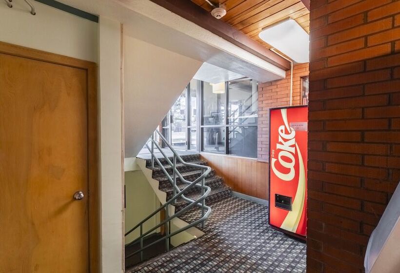 فندق على الطريق Aisling Suites The Midtown