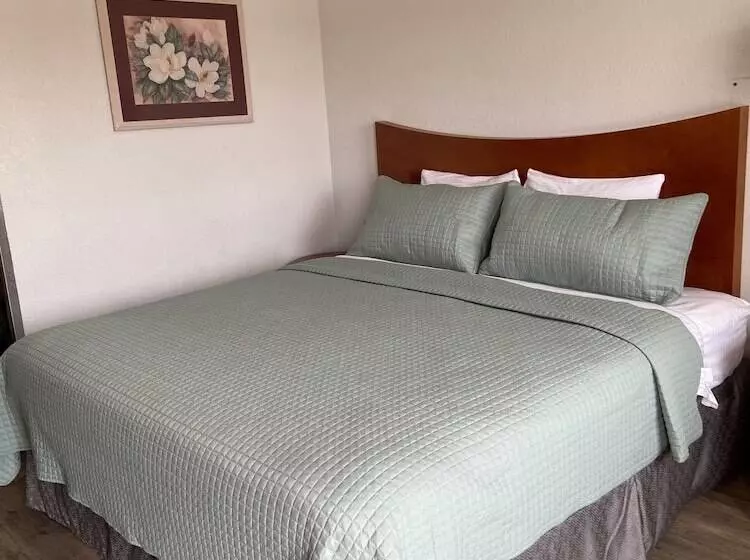 Motelli Colonial Inn