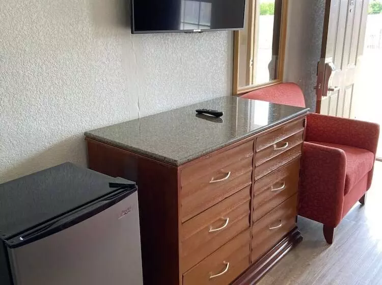 Motelli Colonial Inn