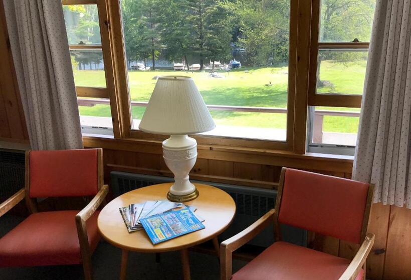 מוטל The Lodge At Loon Lake
