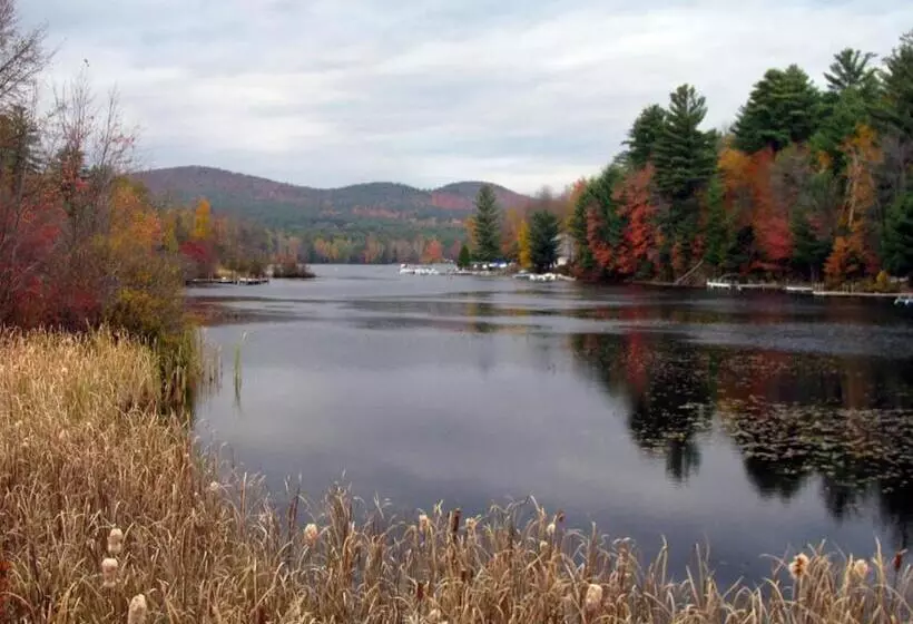 モーテル The Lodge At Loon Lake