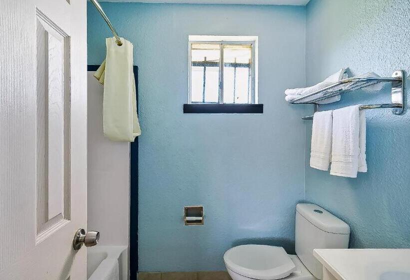 فندق على الطريق Luling Inn