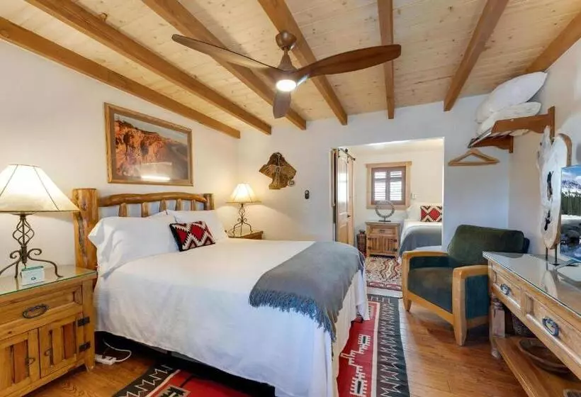 モーテル Stone Lizard Lodge
