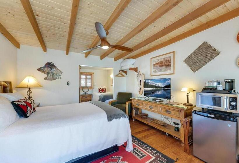 فندق على الطريق Stone Lizard Lodge