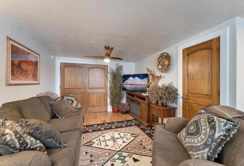 فندق على الطريق Stone Lizard Lodge