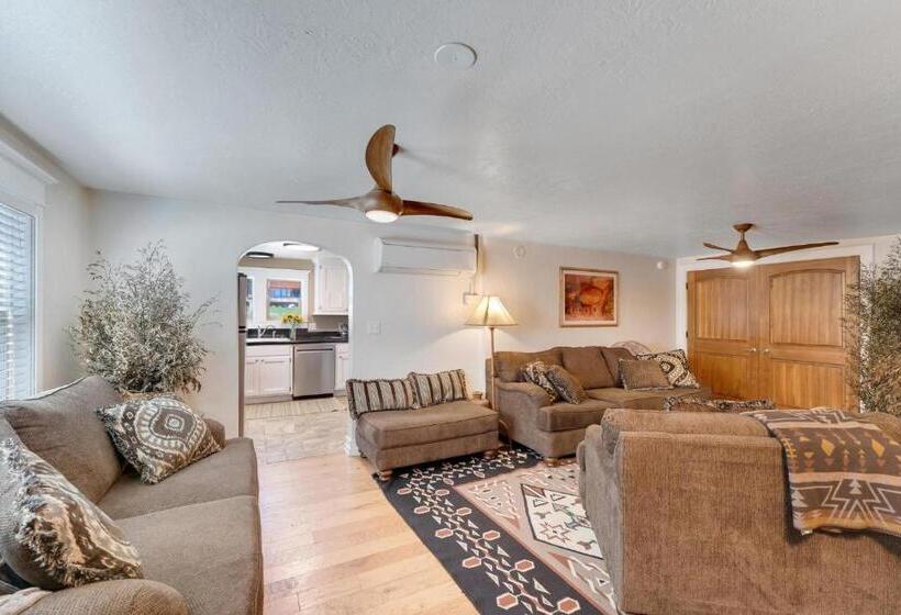 فندق على الطريق Stone Lizard Lodge