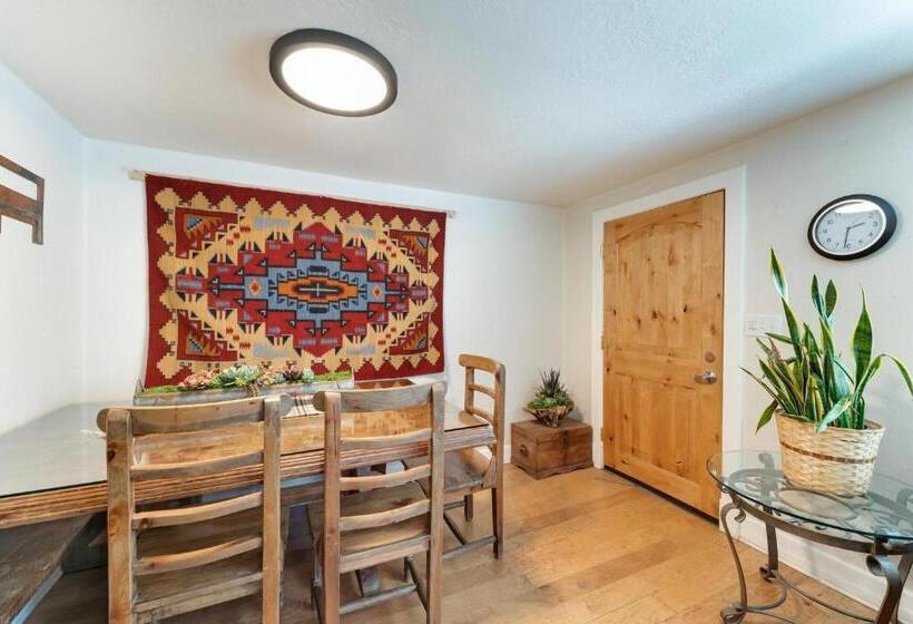 فندق على الطريق Stone Lizard Lodge