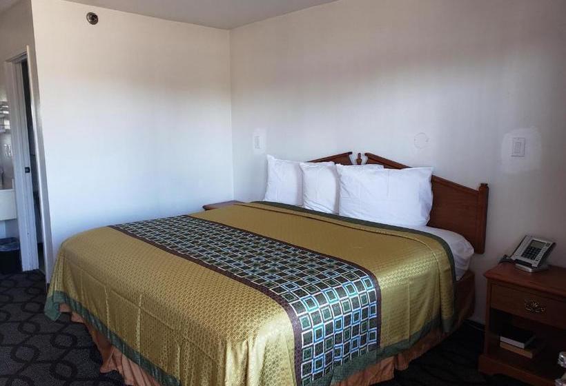 فندق على الطريق Super 7 Inn