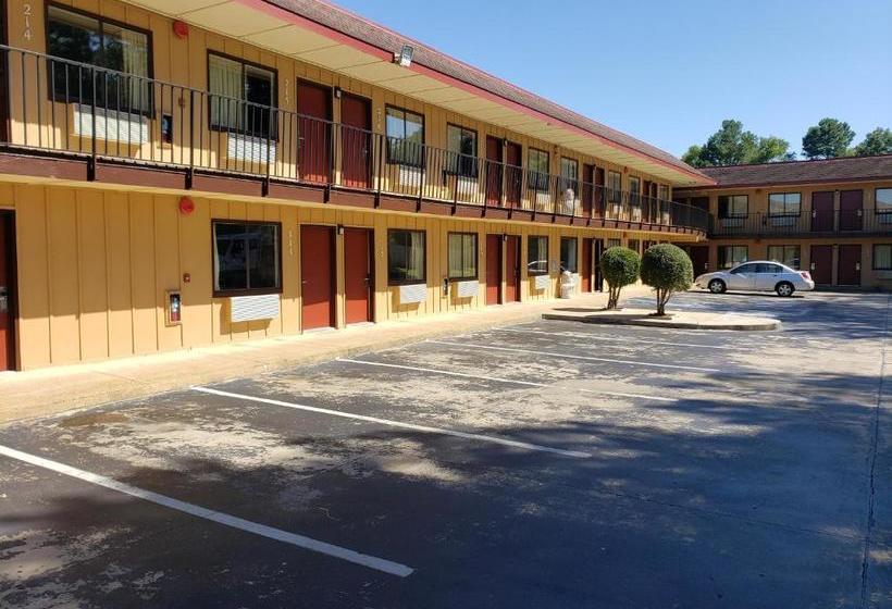 فندق على الطريق Super 7 Inn