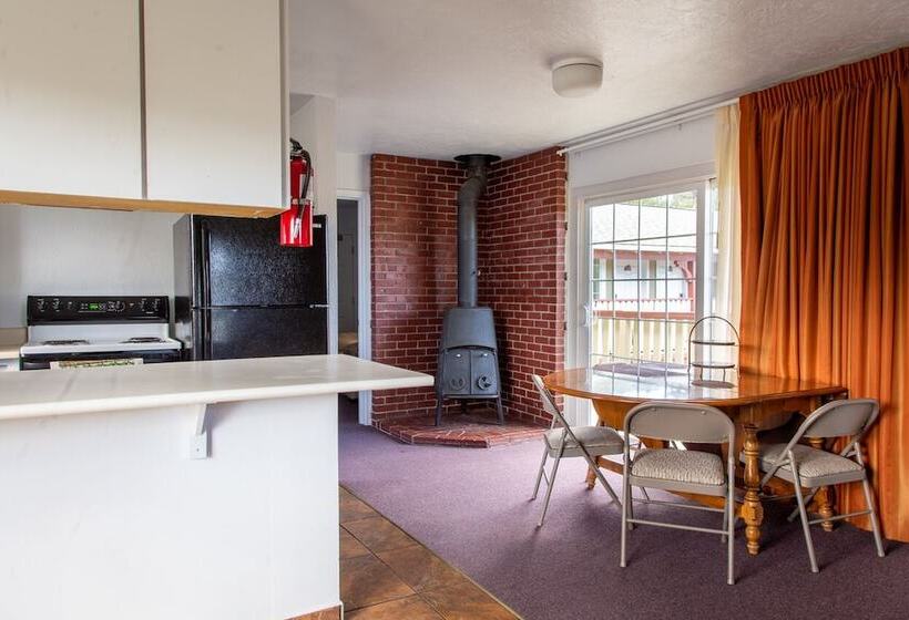 מוטל Swiss Holiday Lodge