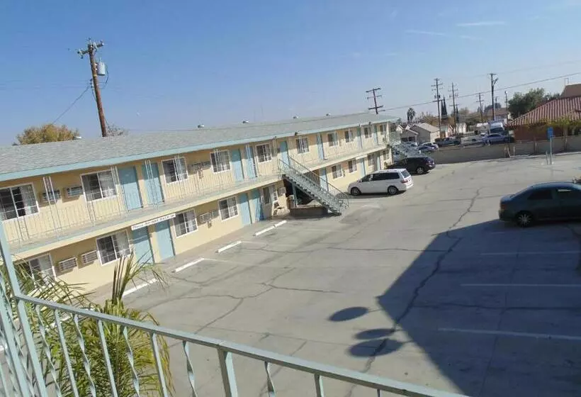 モーテル Western Inn & Suites