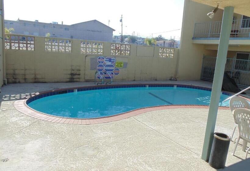 فندق على الطريق Western Inn & Suites