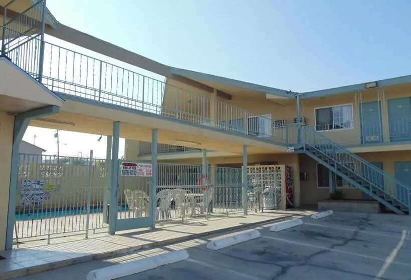 モーテル Western Inn & Suites