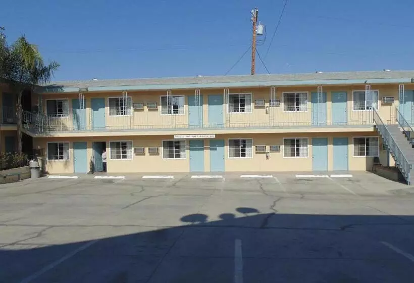 モーテル Western Inn & Suites