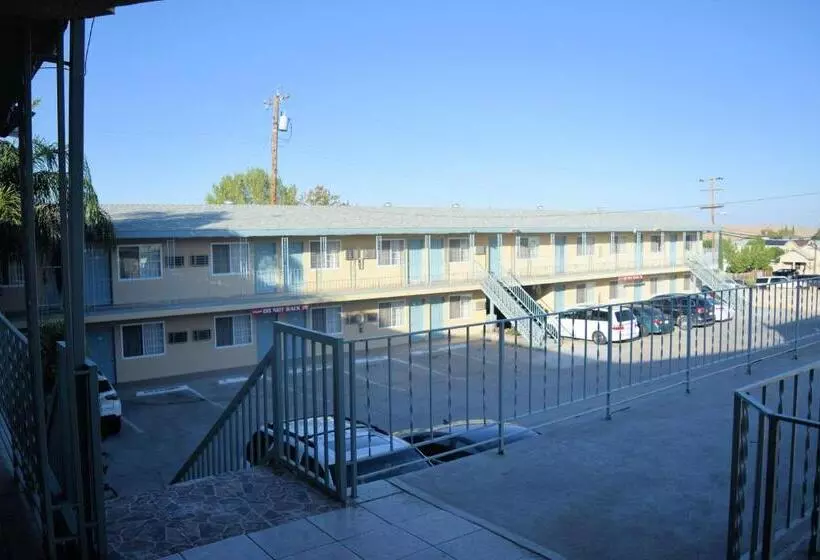 モーテル Western Inn & Suites