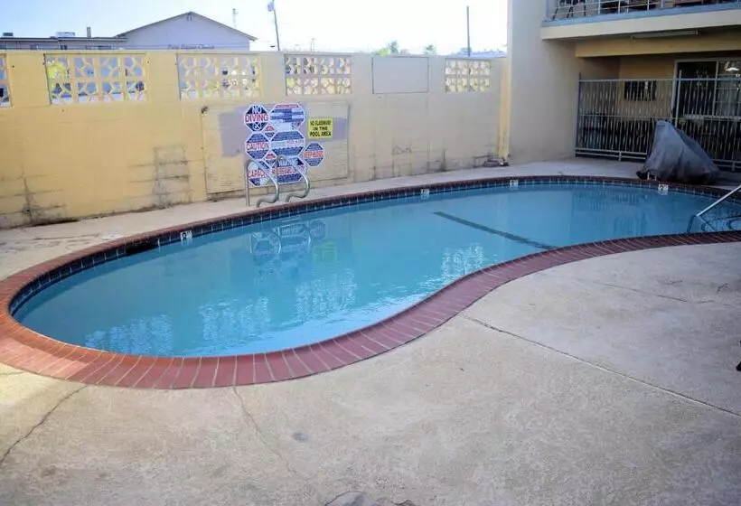モーテル Western Inn & Suites