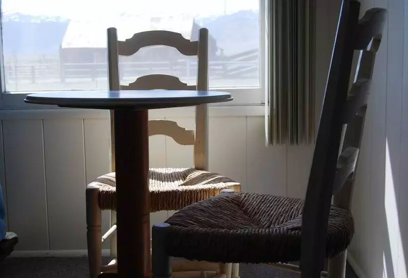 Redwood Motel