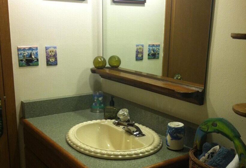 Whalesong Bed And Breakfast