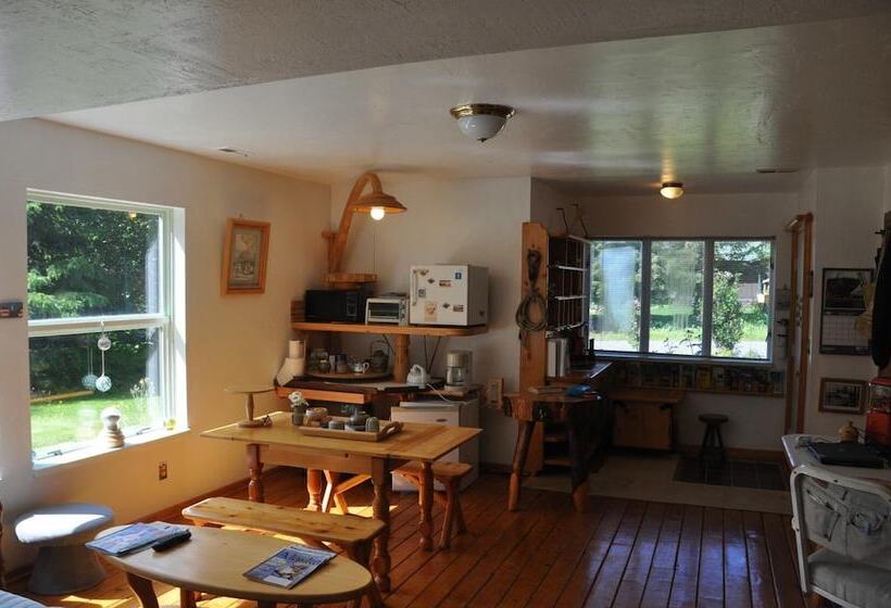 Whalesong Bed And Breakfast