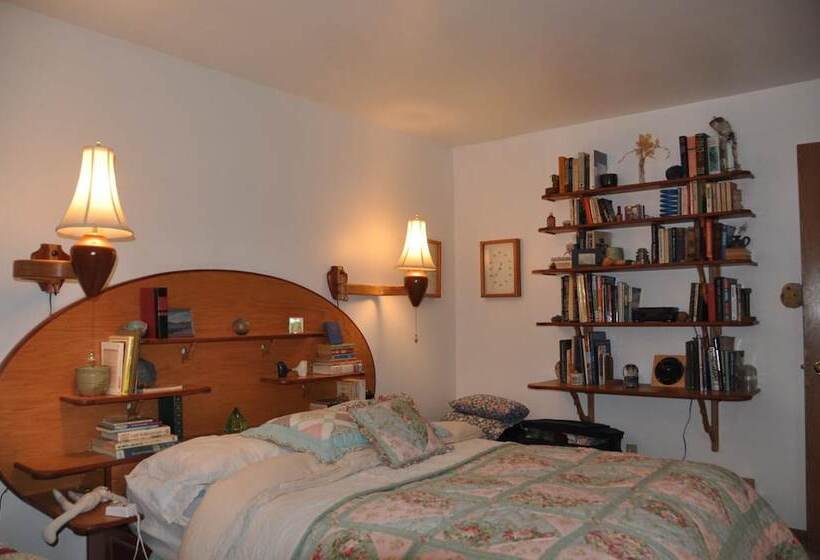 Whalesong Bed And Breakfast