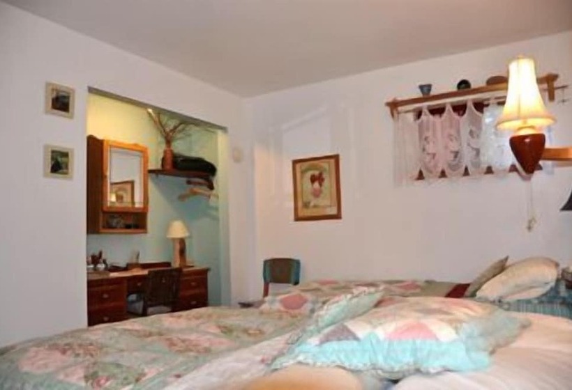 Whalesong Bed And Breakfast