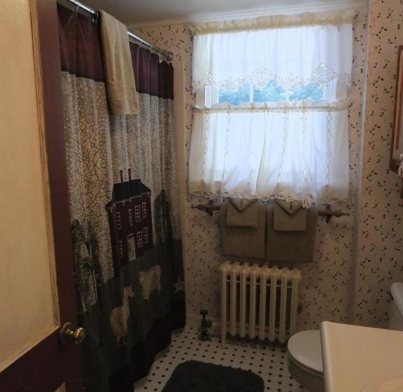 민박 Covered Bridge House