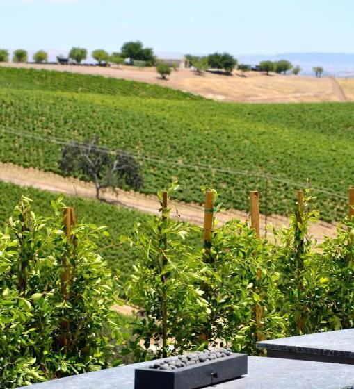 민박 Sirena Vineyard Resort