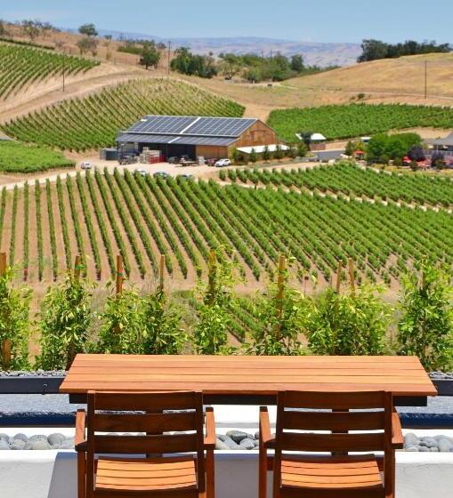 민박 Sirena Vineyard Resort